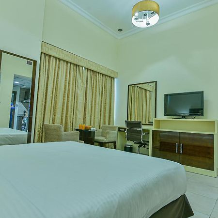 Vista Hotel Apartments Deluxe Dubai Esterno foto