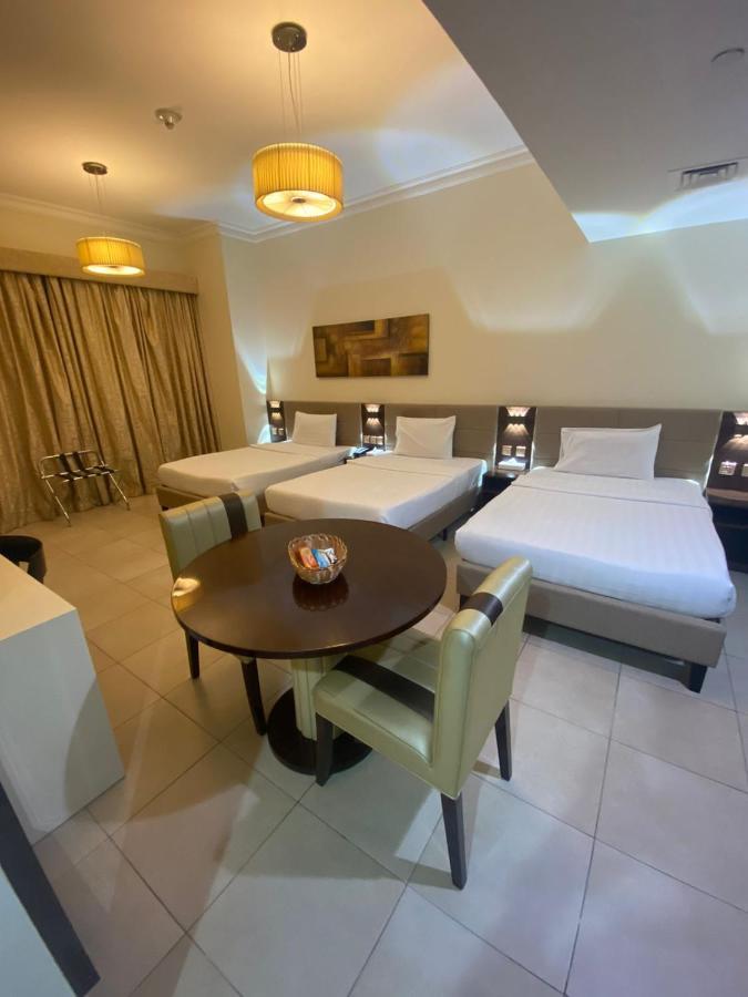 Vista Hotel Apartments Deluxe Dubai Esterno foto