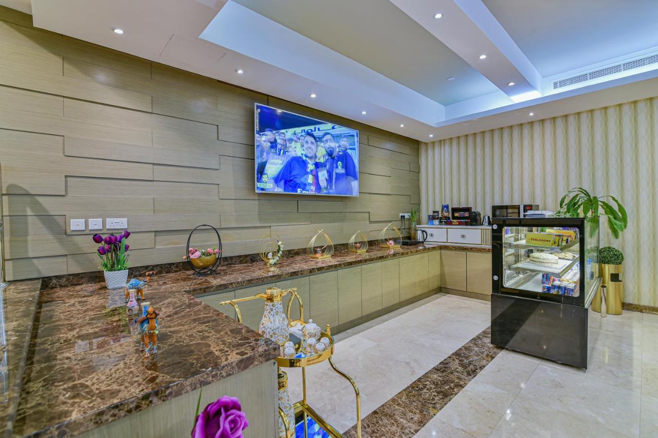 Vista Hotel Apartments Deluxe Dubai Esterno foto