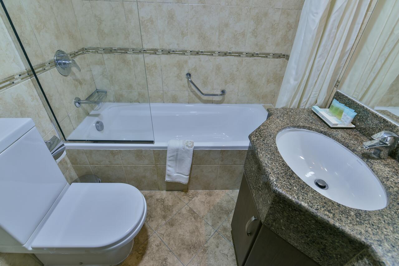 Vista Hotel Apartments Deluxe Dubai Esterno foto